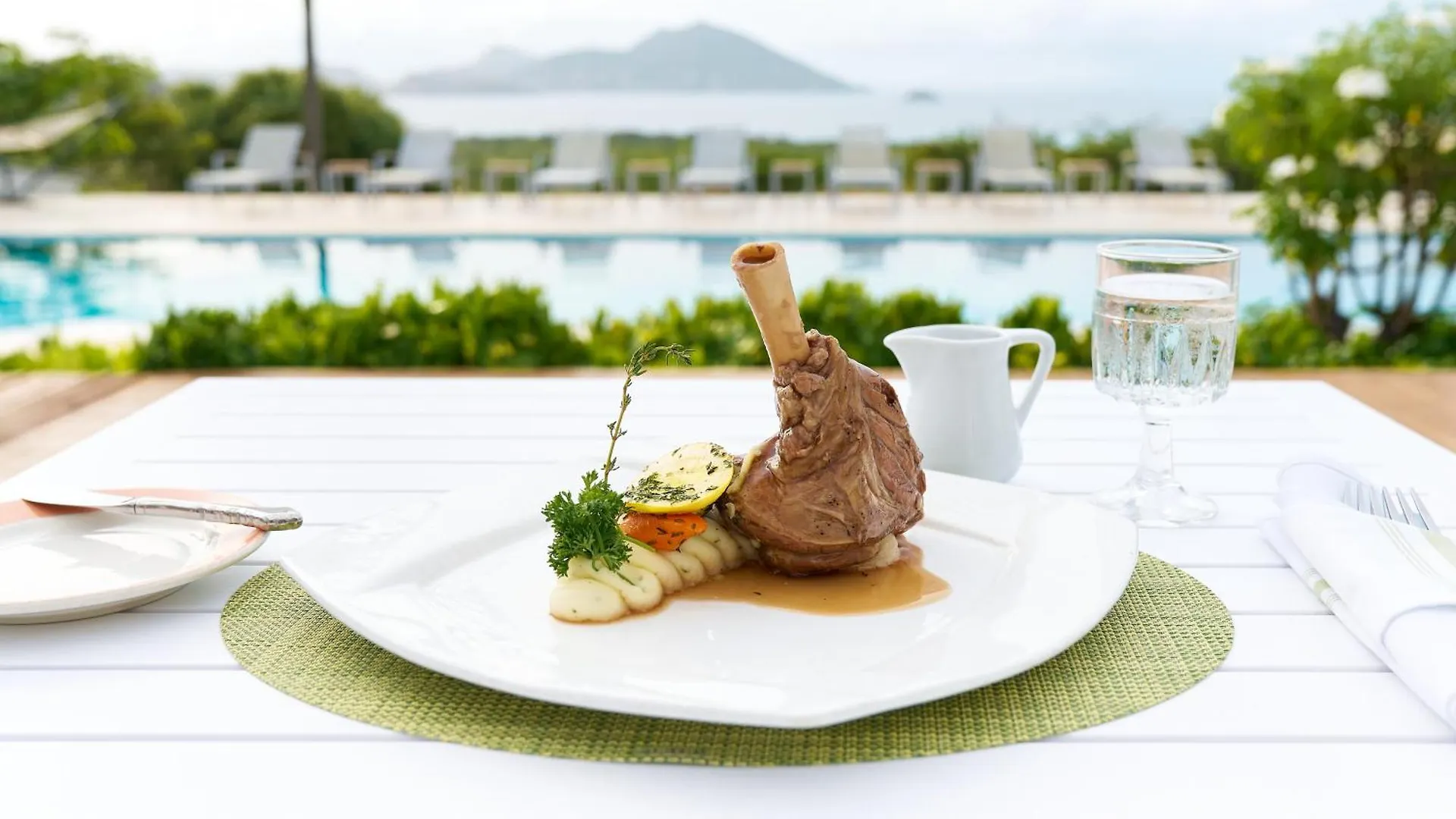 Mount Nevis Hotel セントクリストファー・ネイビス
